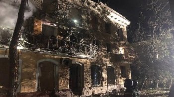 Цієї ночі росіяни обстріляли Запоріжжя та влучили в житловий будинок: є загиблий та постраждалі