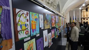 У Львові відкрили виставку дитячих малюнків «Світло у фарбах»