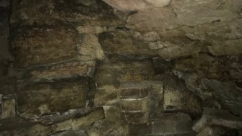 У підвалі аварійного будинку у Львові знайшли залишки стародавнього млина