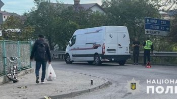 На Львівщині водій мікроавтобуса збив 70-річну велосипедистку