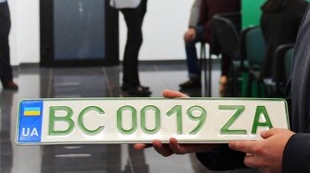 Сервісні центри МВС замінюватимуть автомобільні номерні знаки з літерами Z i V
