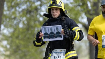 Рятувальник з Полтави пробіг Київський півмарафон Незламності в пам'ять про загиблих колег з Харкова