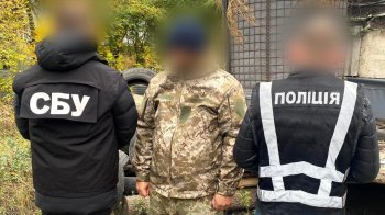 На Львівщині військовий посадовець вимагав 8 тис. доларів за бронь від мобілізації