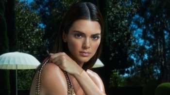 Львівські штани — «найкращі штани евер»: відома топмодель вкотре обрала одяг від дизайнерки зі Львова