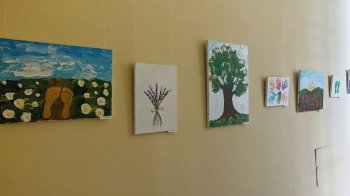 Врятувати Вікторію: діти зі СМА створили серію картин на підтримку дівчинки