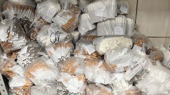 На кордоні з Львівщиною зупинили контрабанду понад 10 тисяч сигарет у валізах