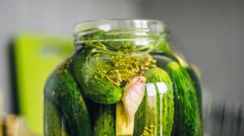 Як замаринувати огірки на зиму, щоб вони залишалися хрусткими
