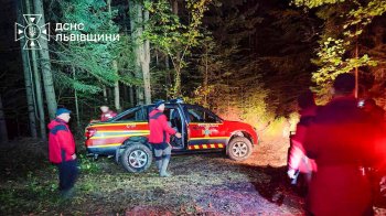 Рятувальники вночі розшукали 83-річного чоловіка, який заблукав на горі Парашка