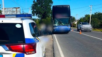 На Прикарпатті водій автобуса з Львівщини на смерть збив пішохідку