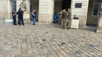 Депутатам Львівської міськради роздаватимуть повістки (фото)