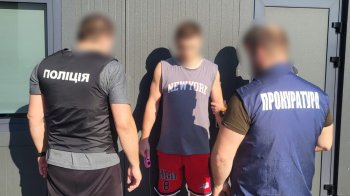 Фото затримання 30-річного стоматолога у Львові