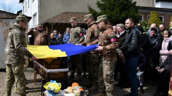 На Львівщині повели в останню путь бійця (фото)