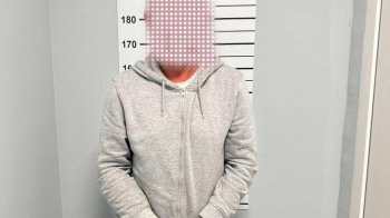 У Львові чоловік біля під'їзду намагався зарізати знайомого: затримали у сусідній області