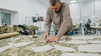 Швейне підприємство у Львові почало відшивати жіночу військову форму