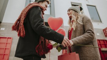 Як здивувати кохану: ідеї подарунків дівчині на 14 лютого