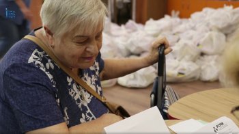 У Трускавці роздають гуманітарну допомогу.