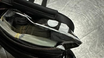 На Львівщині жінка намагалася незаконно ввезти в Україну понад 30 тис. доларів