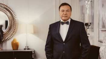 Лежав у калюжі крові:  один із найбагатших депутатів росії помер в Індії