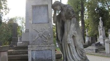 На Личаківському цвинтарі поляки відреставрують ще три історичні надгробки