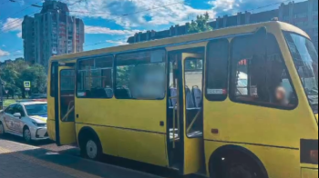 Порушив ПДР у центрі Львова: водія маршрутки розшукали завдяки відео з соцмереж