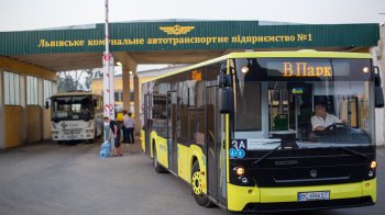 «Не вчи мене, гімн*к»: у Львівській громаді водій маршрутки відмовився безкоштовно везти хлопця з інвалідністю