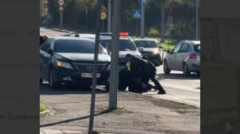 Патрульні викликали ТЦК: під час оформлення аварії у Львові затримали двох ухилянтів