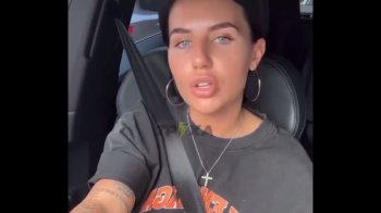 «Ідітє на*уй»: блогерка з Дніпра відповіла на звинувачення в коригуванні вогню по психлікарні (відео)