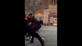 Вечори у центрі Львова: у компанії молодиків біля бару зав’язалась бійка (відео)