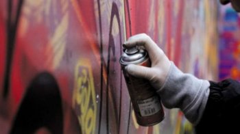 У Львові невідомий намалював свастику на фасаді ісламського культурного центру