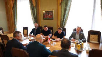 Пів сотні дітей захисників зі Львівщини поїдуть на відпочинок в Грузію — Козицький після зустрічі з послом