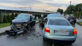 На Львівщині троє людей травмувались у автомобільній аварії