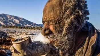 В Ірані чоловік, який не мився понад пів століття, помер після купання