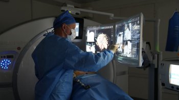 Інноваційне лікування: медики у Львові допомогли пацієнту з останньою стадією раку