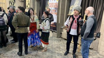 Зґарди, чепраги, ґердани, грусталі: львівський музей показує прикраси на виставці у Чернівцях