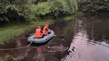 Втонув в озері: рятувальники витягли з води тіло мешканця Яворіщини