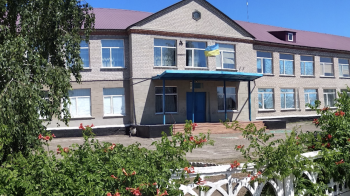 Директор будфірми уник увʼязнення за зловживання під час ремонту НВК в Мурованській громаді