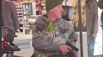 У Львові чоловік на кріслі колісному стріляв у торговому центрі