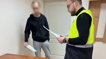 Колишній розвідник видав себе за працівника фіскальної служби та вимагав 100 тис. доларів хабаря