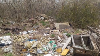 У Львові виявили стихійне сміттєзвалище (фото)