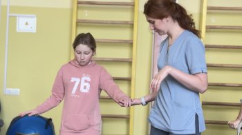 Львівські лікарі прооперували 12-річну дівчинку з рідкісною пухлиною мозку