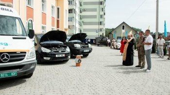 Дрогобиччина передала на фронт для захисників автівки, генератори та компресори