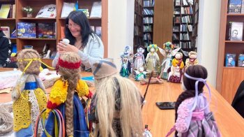 На Львівщині організовують арттерапевтичні сесії для жінок-переселенок