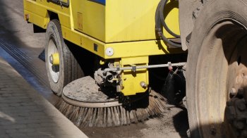 Поліція розслідує схему розкрадання бюджетних коштів при прибиранні вулиць Львова