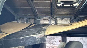 На кордоні Львівщини митники знайшли схованки з сигаретами у двох авто