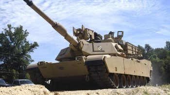 Американські танки Abrams для України прибули в Німеччину, там на них навчатимуться наші військові