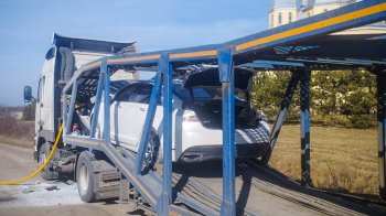 У Золочеві під час руху загорівся автомобіль Lincoln  на лафеті вантажівки