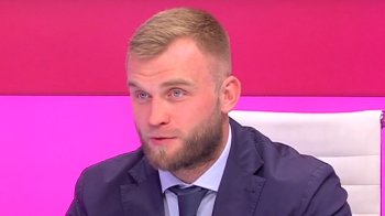 Одним з двох нардепів є Артем Дмитрук (на фото), якого виключили зі «Слуги народу в 2021 році