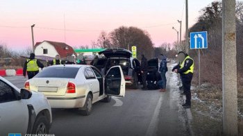 За кордон за 9 тис. доларів: на Львівщині затримали переправника ухилянтів