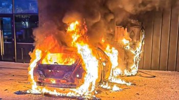 У селі біля Львова під час заряджання загорівся електромобіль Nissan і станція