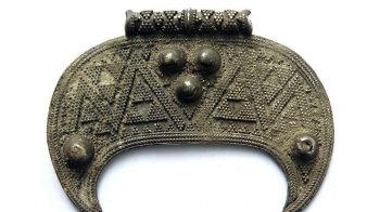 На Львівщині суд конфіскував у контрабандиста старовинну підвіску